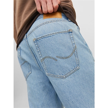 Lyseblå baggy jeans fra Jack & Jones 