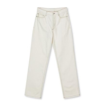 Moderne off white jeans med stikninger fra Mads Nørgaard