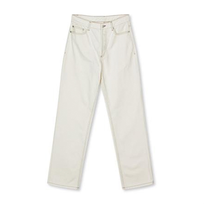 Moderne off white jeans med stikninger fra Mads Nørgaard
