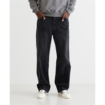 Let vaskede brede sorte jeans fra Woodbird.