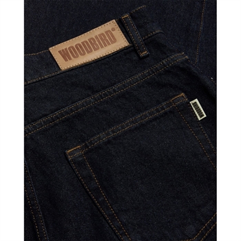 Stilrene loose fit jeans i rå blå fra Woodbird