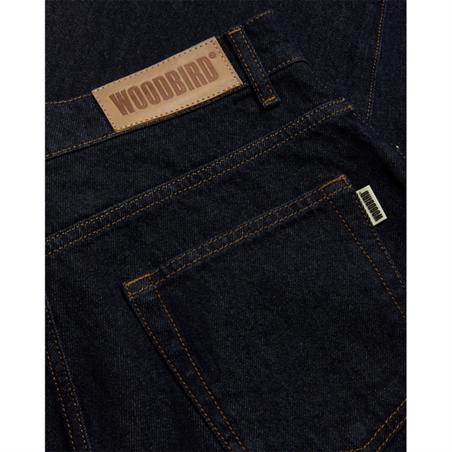 Stilrene loose fit jeans i rå blå fra Woodbird
