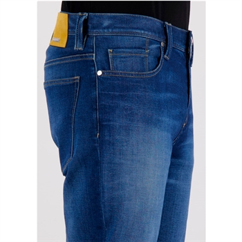 Lækre tynde sommer jeans med let vask i blå fra Alberto.