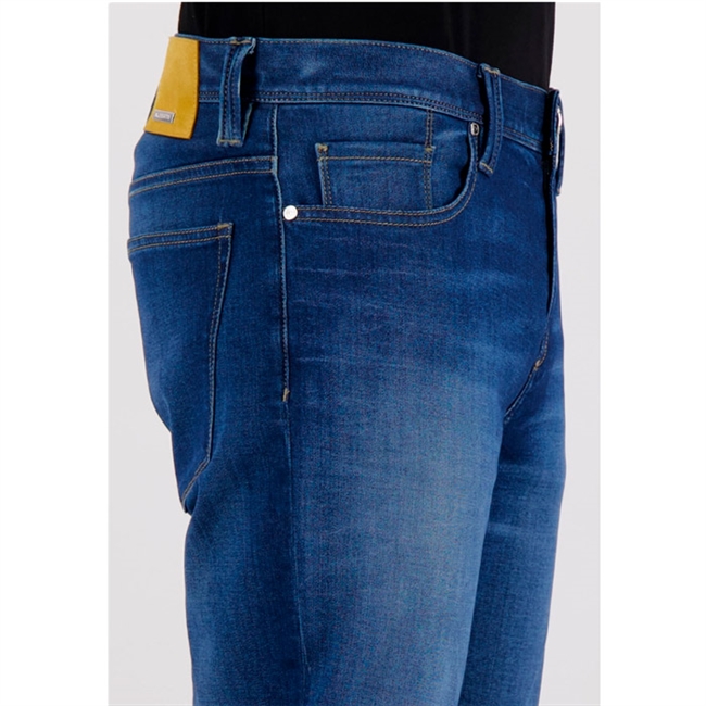 Lækre tynde sommer jeans med let vask i blå fra Alberto.