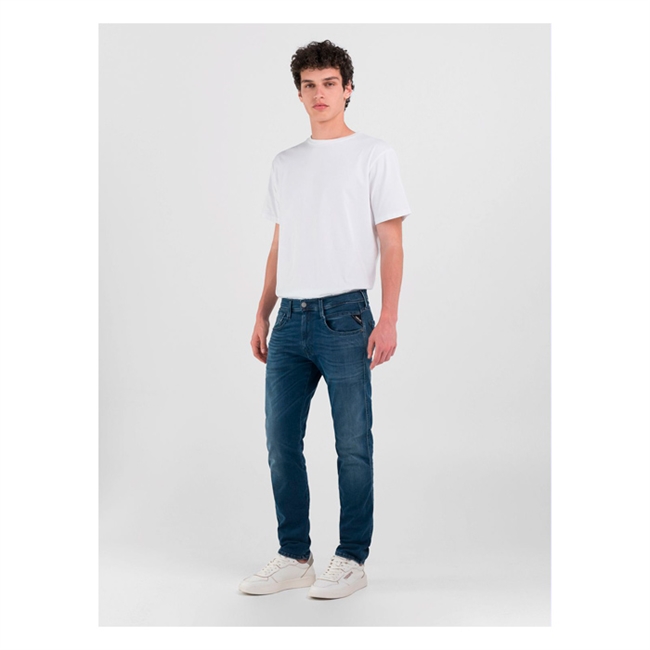 Lækre mørkeblå jeans fra Replay med deres velkendte Hyperflex Cloud og gode vaskede detaljer
