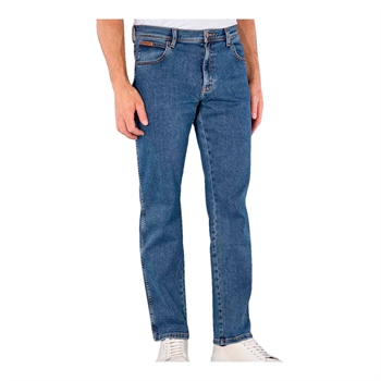 Moderne stilrene jeans i klassisk blå fra Wrangler