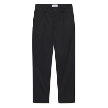Moderne loose fit suit pants i sort fra Les Deux
