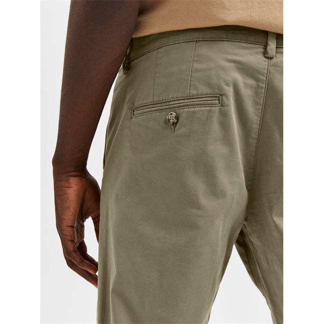 Sandfarvet stretch chinos fra Selected