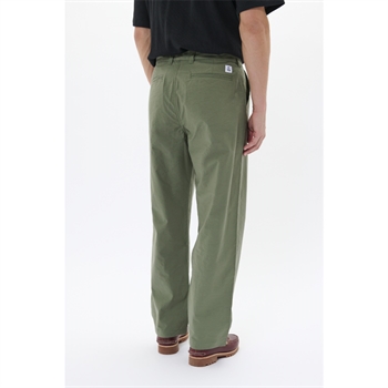 Moderne loose fit chino bukser fra Matinique i grøn