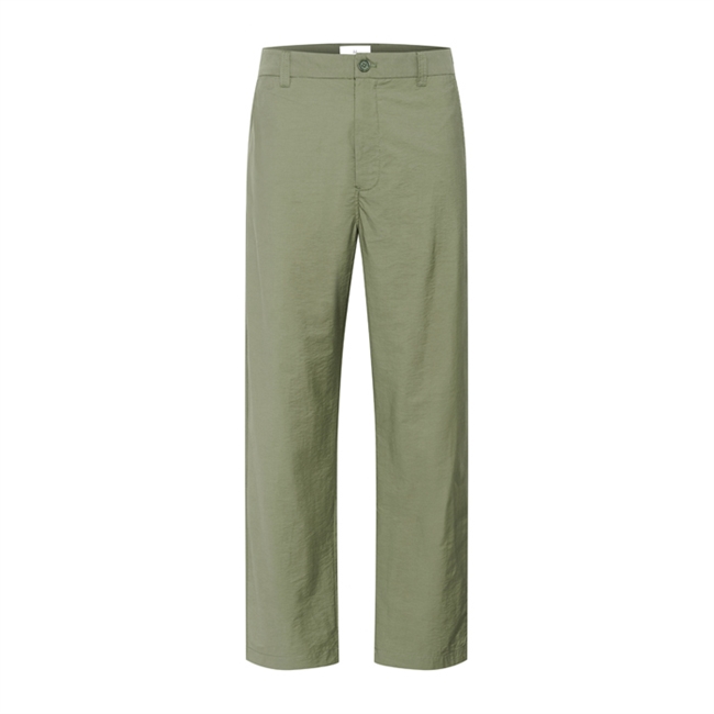 Moderne loose fit chino bukser fra Matinique i grøn