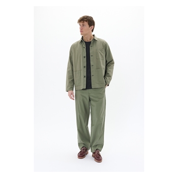 Moderne loose fit chino bukser fra Matinique i grøn