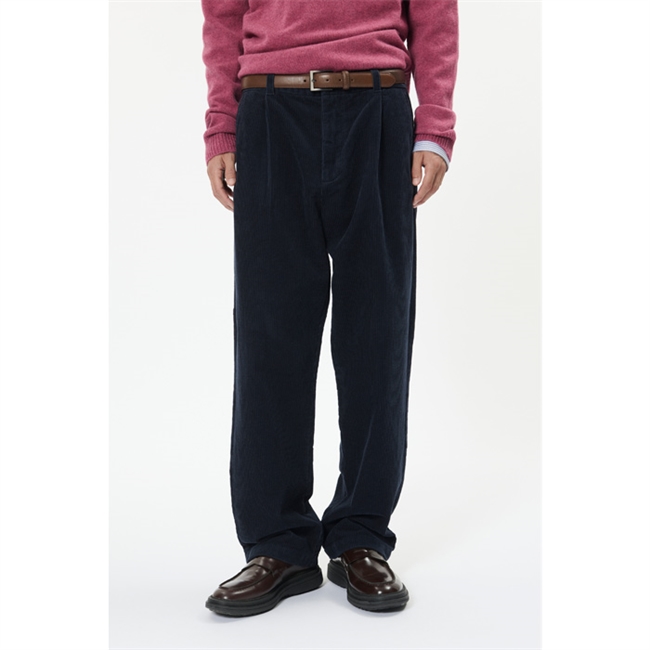 Moderne pleat bukser i navy fra Matinique