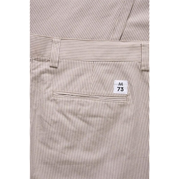 Moderne stribet chino bukser i beige fra Matinique