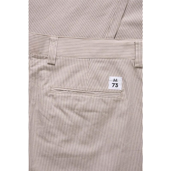 Moderne stribet chino bukser i beige fra Matinique