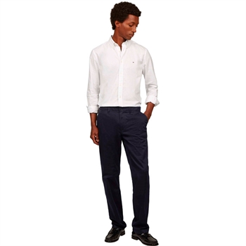 Klassiske navy straight fit chino bukser fra Tommy Hilfiger