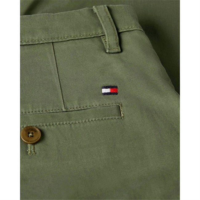 Klassiske grønne straight fit chino bukser fra Tommy Hilfiger