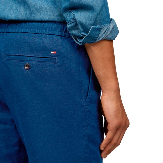 Flotte blå relaxed tapered fit hørbukser fra Tommy Hilfiger