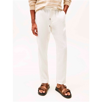 Flotte relaxed tapered fit hørbukser i hvid fra Tommy Hilfiger