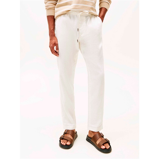 Flotte relaxed tapered fit hørbukser i hvid fra Tommy Hilfiger