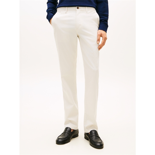 Klassiske straight fit chino bukser i beige fra Tommy Hilfiger