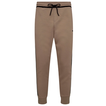 Smarte og moderne grønne sweatpants fra BOSS.