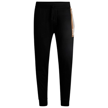 Sorte sweatpants med de velkendte logo striber og logo fra BOSS