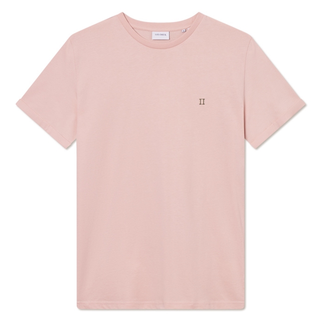 Klassisk lyserød t-shirt med logo på brystet fra Les Deux