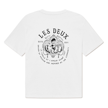 Lækker hvid t-shirt med print på ryggen fra Les Deux