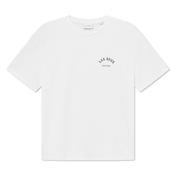 Lækker hvid t-shirt med print på ryggen fra Les Deux
