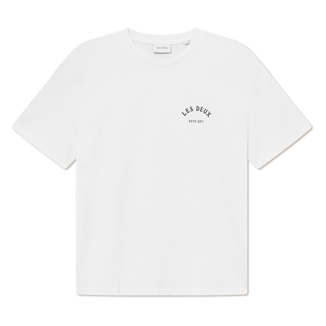 Lækker hvid t-shirt med print på ryggen fra Les Deux