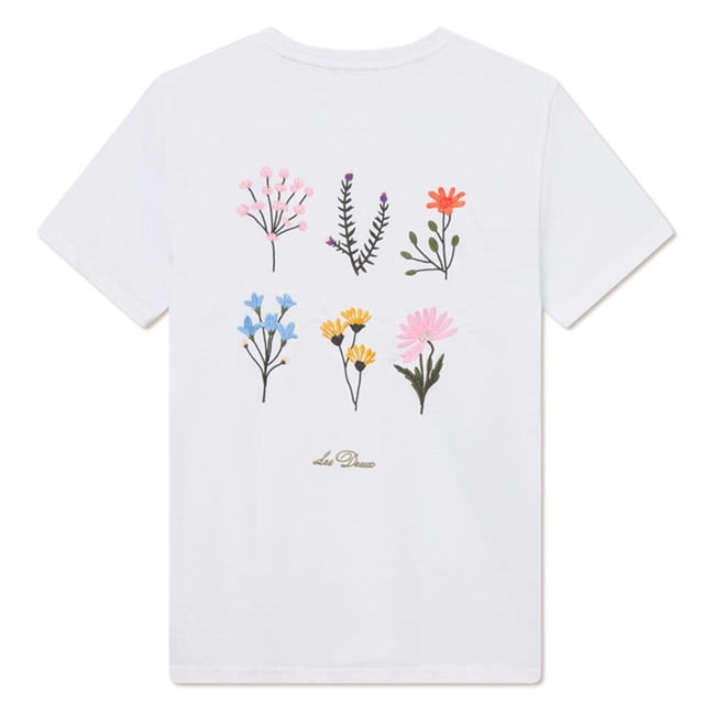 Lækker hvid t-shirt med print på ryggen fra Les Deux