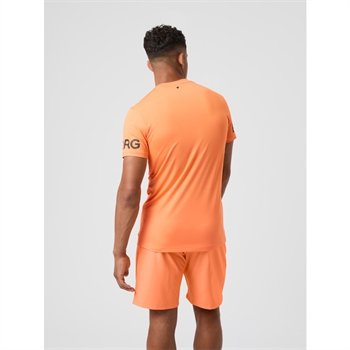 Moderne sports t-shirt i orange fra Björn Borg med logo på ærmerne