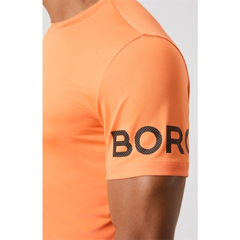 Moderne sports t-shirt i orange fra Björn Borg med logo på ærmerne