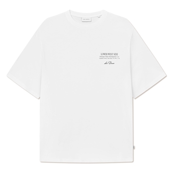 Moderne hvid t-shirt fra Les Deux med grafisk print på ryggen