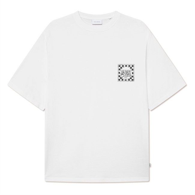 Moderne hvid t-shirt fra Les Deux med matchende grafisk print bagpå og foran