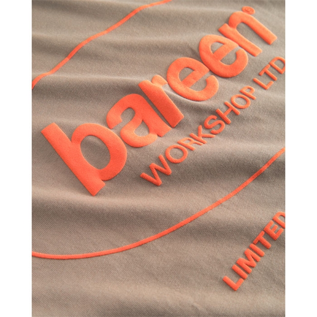 Bareen brun box fit / oversize t-shirt med print på ryggen
