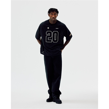 Bareen sort box fit / oversize mesh t-shirt med broderet logo på front, bag og ærmer.