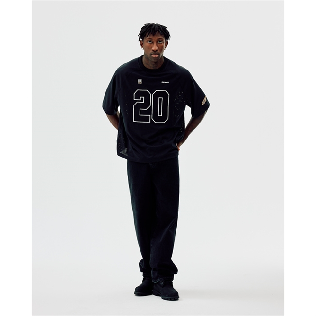 Bareen sort box fit / oversize mesh t-shirt med broderet logo på front, bag og ærmer.
