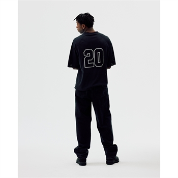 Bareen sort box fit / oversize mesh t-shirt med broderet logo på front, bag og ærmer.