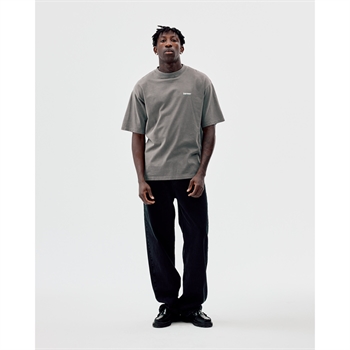 Bareen grå box fit / oversize t-shirt med logo på brystet og print på ryggen