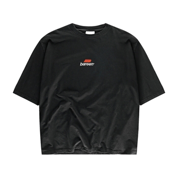 Bareen sort box fit / oversize t-shirt med logo på brystet
