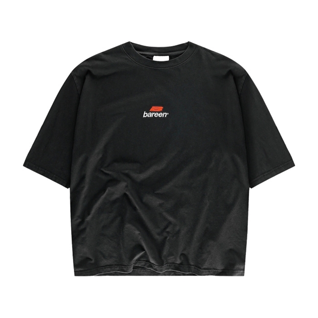 Bareen sort box fit / oversize t-shirt med logo på brystet