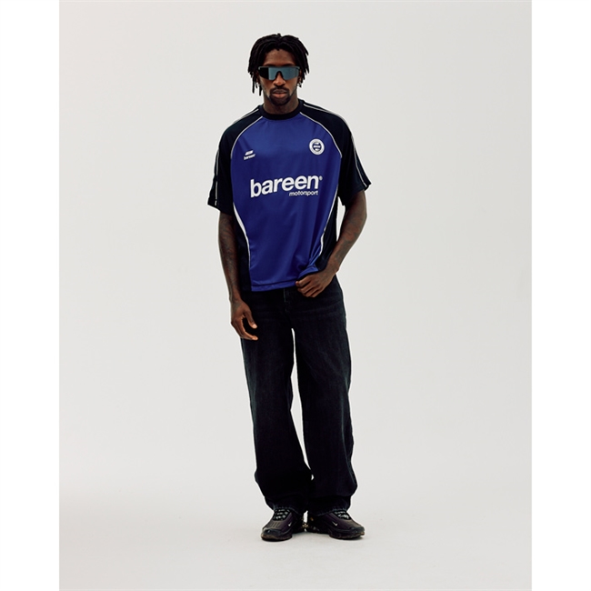 Stilren t-shirt i farven cobalt blå fra Bareen