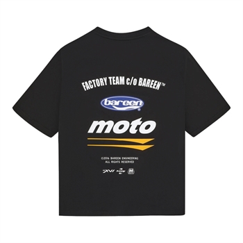 Moderne sort oversized t-shirt med print på fronten og ryggen fra Bareen