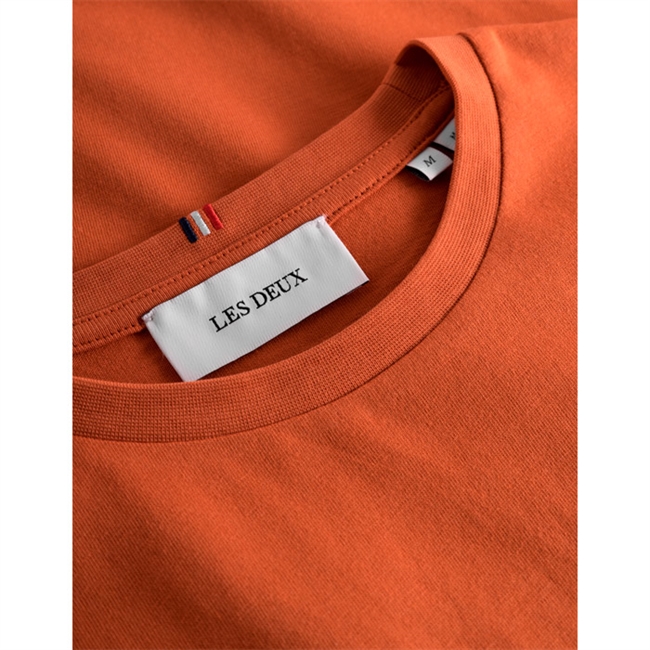 Basic Tee i Farven Court Orange