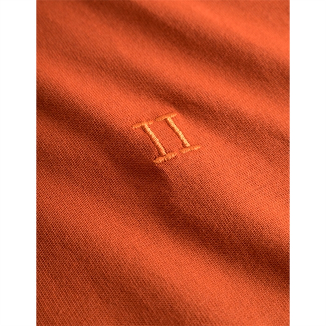 Basic Tee i Farven Court Orange