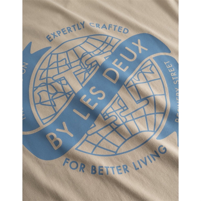 Printet regular fit t-shirt fra Les Deux i sand farve.