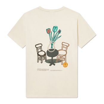 Lækker beige t-shirt med print på ryggen fra Les Deux