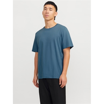 Mellem blå t-shirt fra Jack & Jones