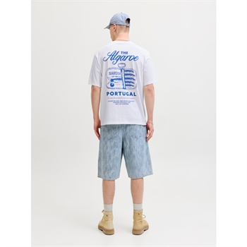 Moderne t-shirt i hvid med blåt print på ryggen fra Jack & Jones